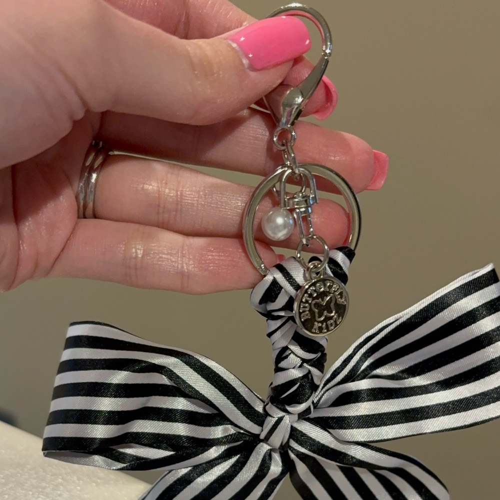 Bow Bag Charm - Picture 3 of 4